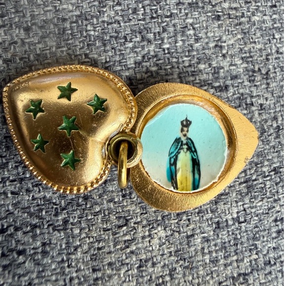 Vintage 1930s Gold Heart Locket Green Stars Religious Mary Charm pendant - Picture 4 of 13